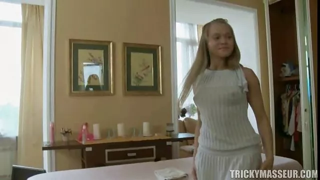 Un couguar vidéo brazzers gratuit solitaire obtient un creampie et un soin du visage d'un réparateur