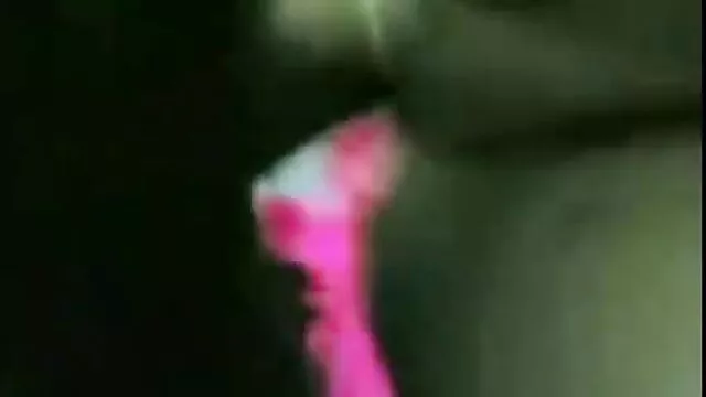 Quatre poussins extrait film x amateur sucent une bite chanceuse