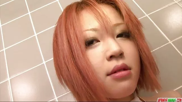 Une blonde aux absolupirno gros seins a faim de bite dure