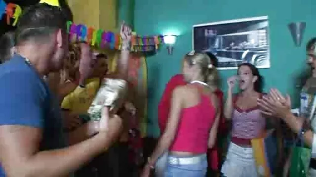 sextsunami 99 video mature gratuit