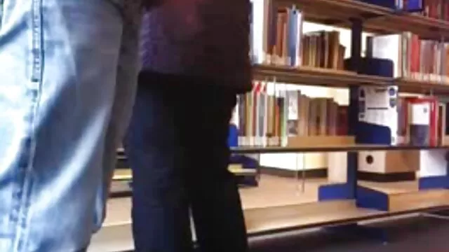 Une ado coquine goûte films pornographiques en streaming la bite et le sperme du vieil homme