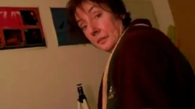 Ejaculation malpropre dans une scène voir video de sex européenne de POV - Sucer une bite