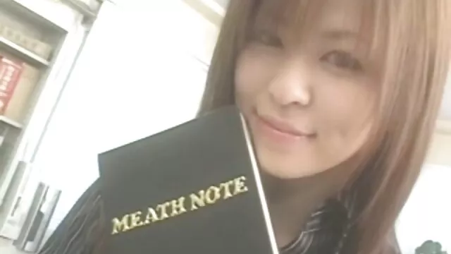 Une jolie voleuse à l'étalage prend la bite des gardes pour video gratuite femme mature échapper à la prison