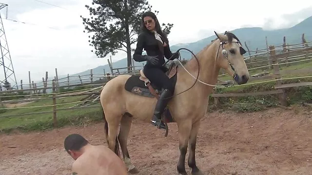 Vieille maman enseigne à une adolescente lécher la chatte et telecharger une video porno chevaucher une bite