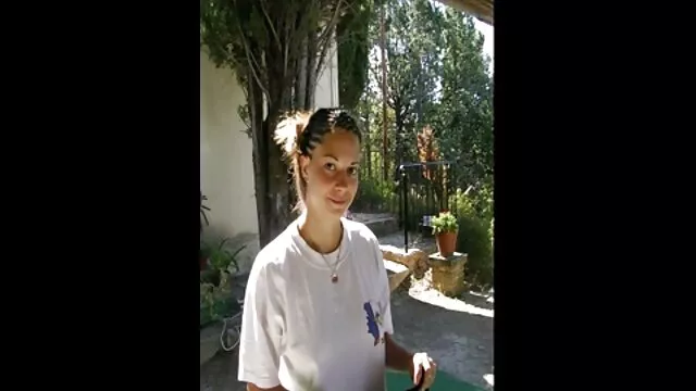 Gode ​​dans un vestiaire public sexe pournou