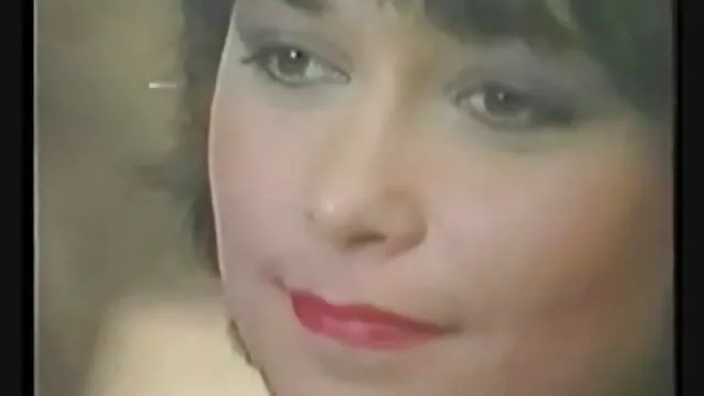 La jeune pornotgratuit blonde Katerina Kay se fait défoncer par Eric John!