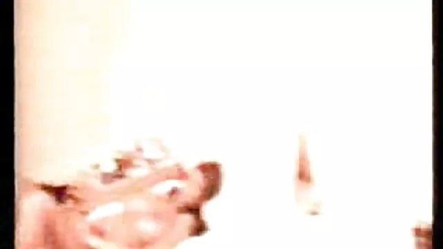 Double poing et gode baise ses deux sexe pournou trous